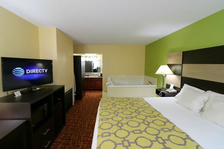 1 King Bed (6 of 8)
