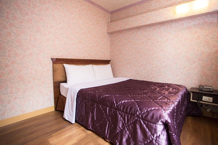 Room 19 of 38