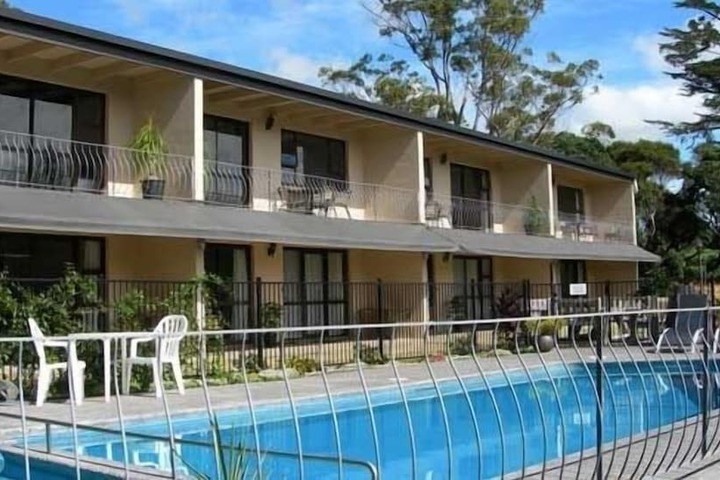 Hotel Pool