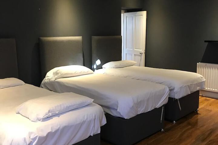 Room 3 of 27