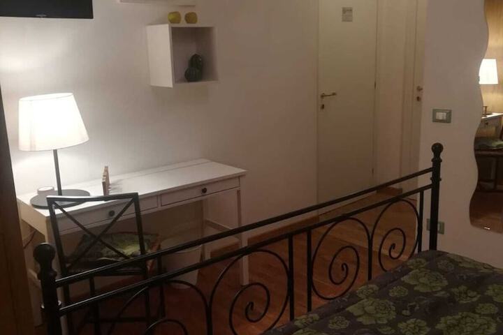 Room 7 of 27