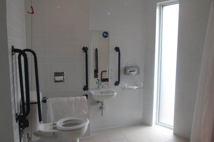 Room 6 of 26