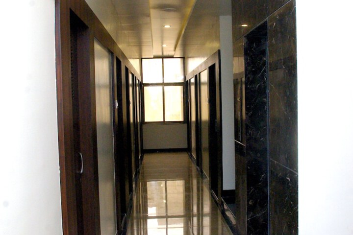 Ballroom/Hall 31 of 39