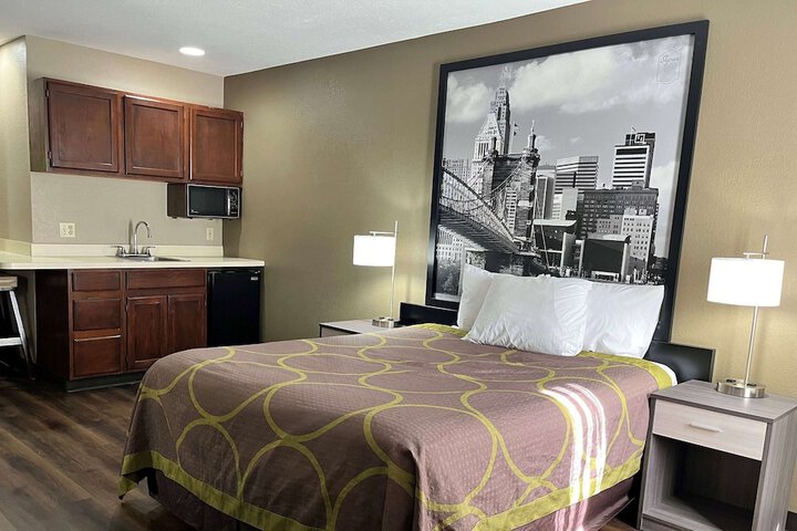 2 Queen Beds (1 of 5)