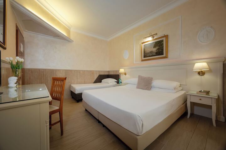 Room 44 of 100