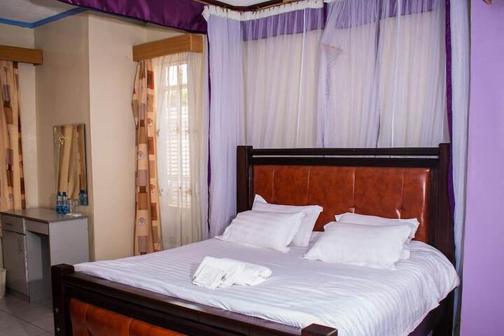 Room 10 of 25