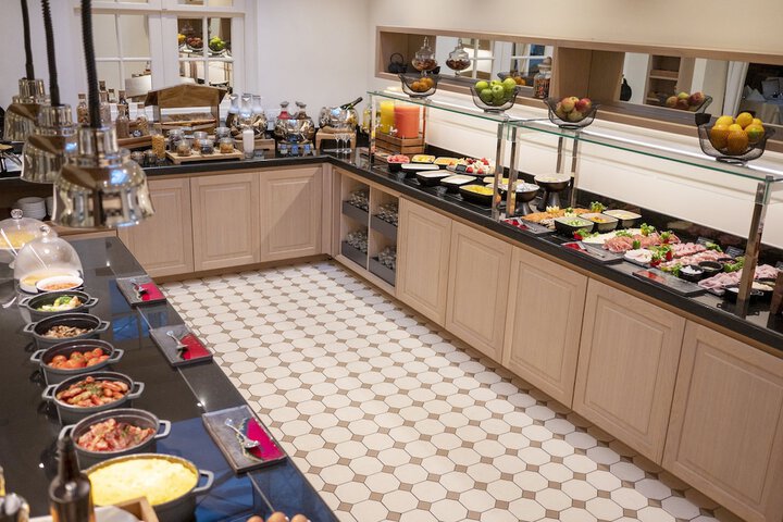 Dining 106 of 142