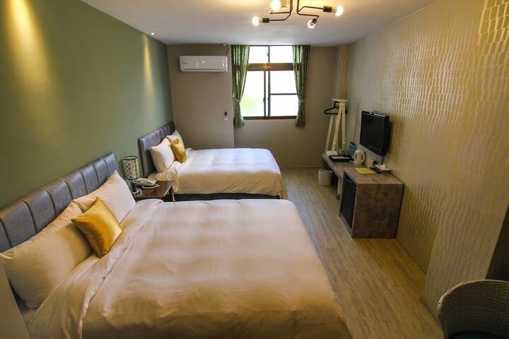Room 12 of 48