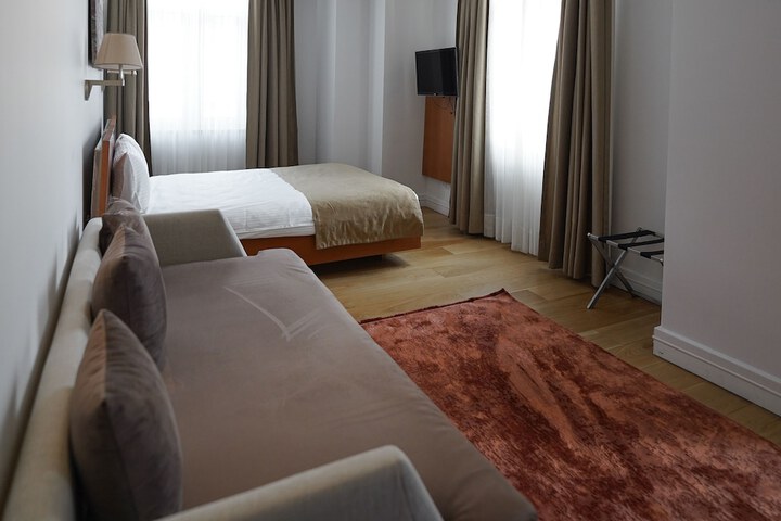 Room 11 of 79
