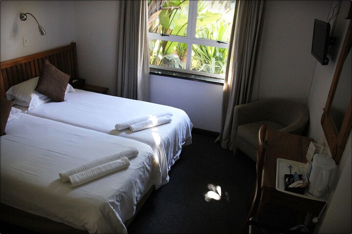Room 9 of 176