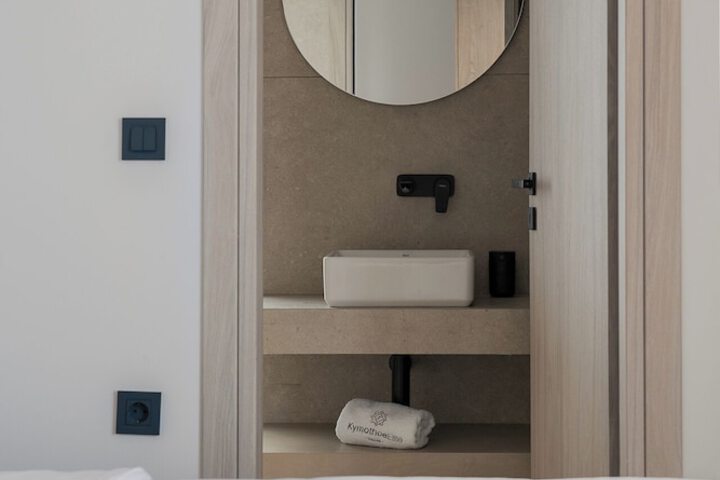 Room 2 of 72