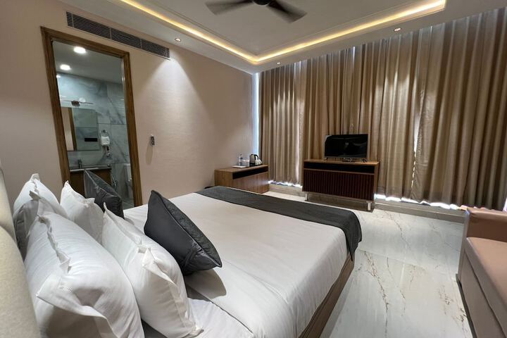 Room 11 of 20