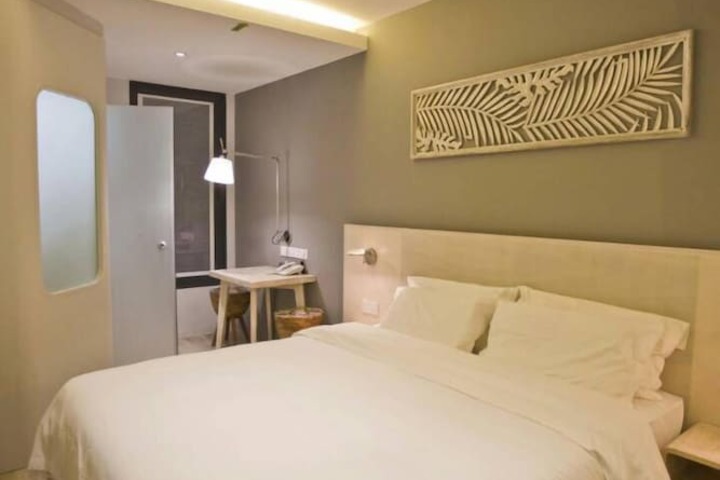 Room 16 of 37