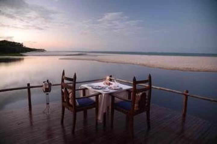 Dining 8 of 16