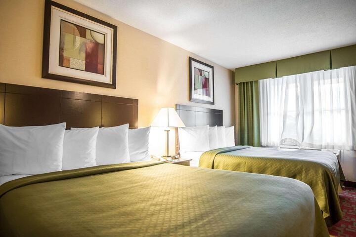 2 Queen Beds (3 of 16)