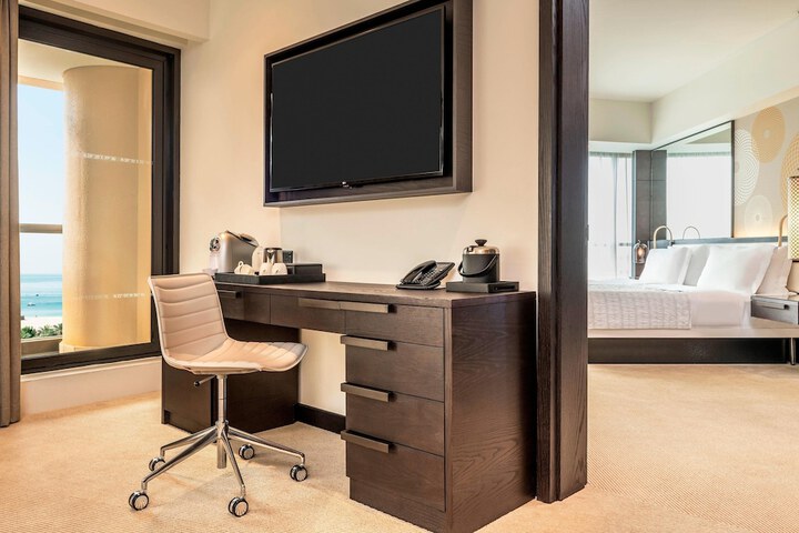 Room 99 of 334