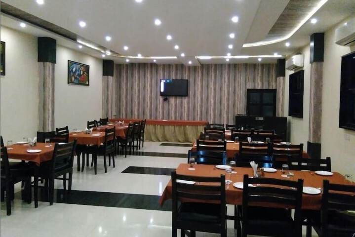 Dining 6 of 8
