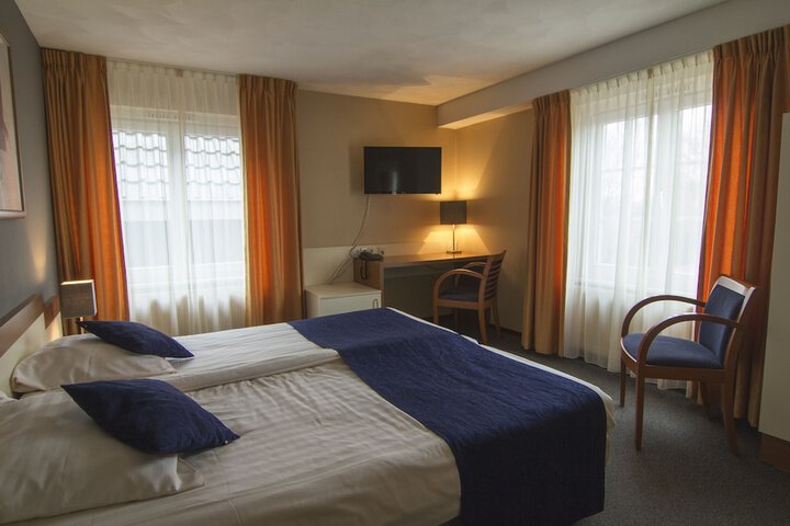 Room 5 of 26
