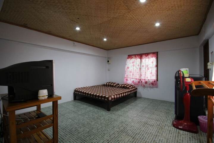 Room 9 of 90