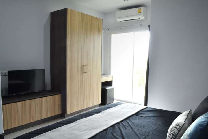 Room 16 of 38
