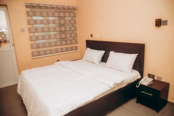 Room 4 of 12