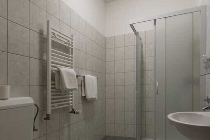 Room 18 of 32