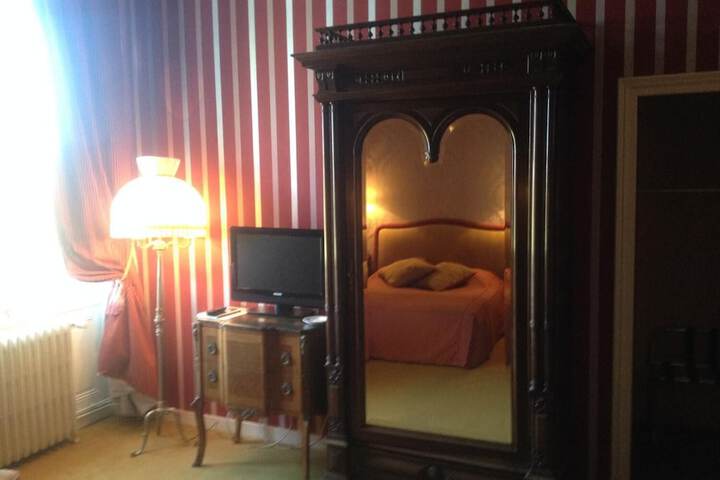 Room 7 of 27