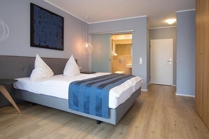 Room 8 of 36