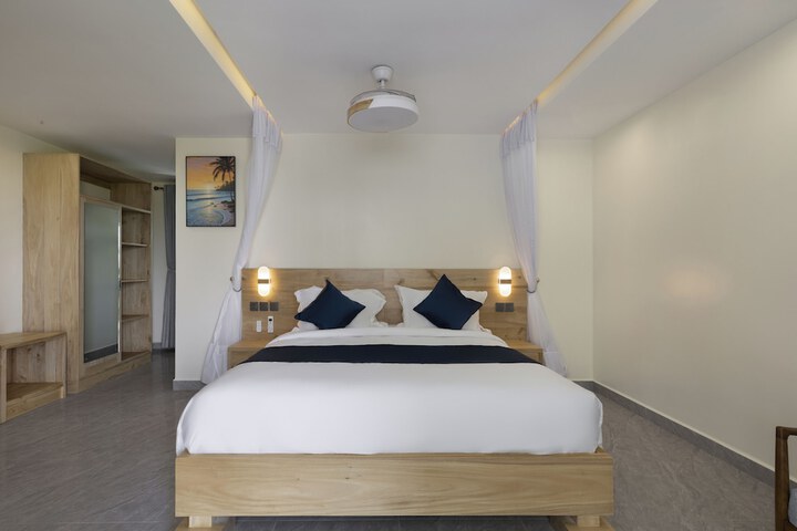 Room 7 of 25