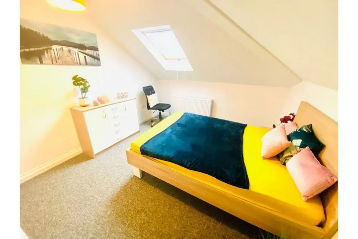 Room 4 of 10