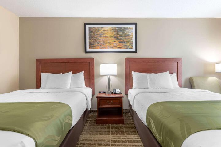 1 Double Bed Accessible (10 of 12)