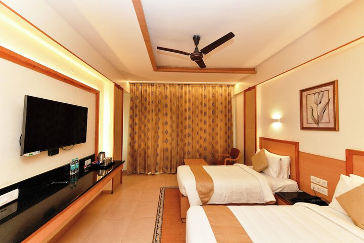 Room 34 of 76
