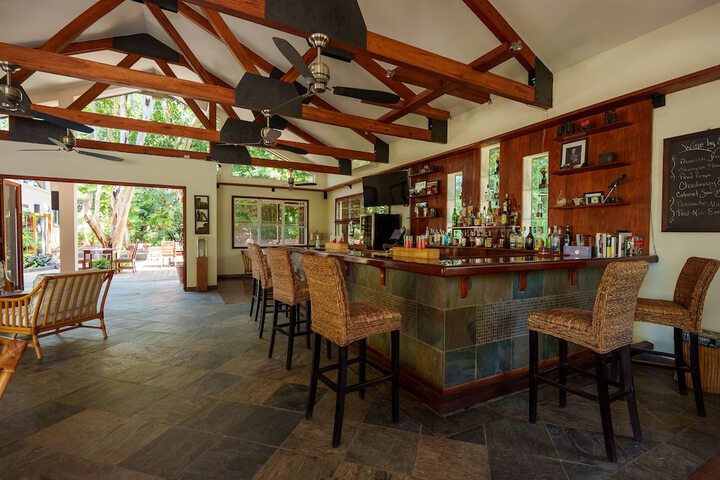 Lounge 104 of 132