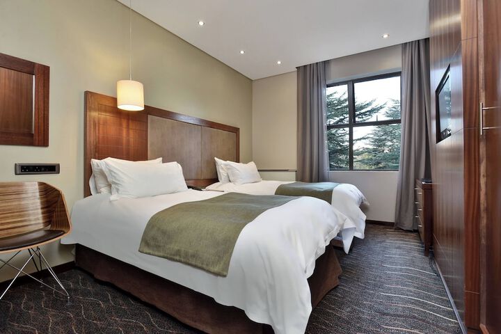 Room 25 of 102