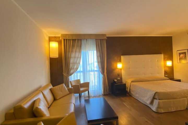 Room 17 of 46