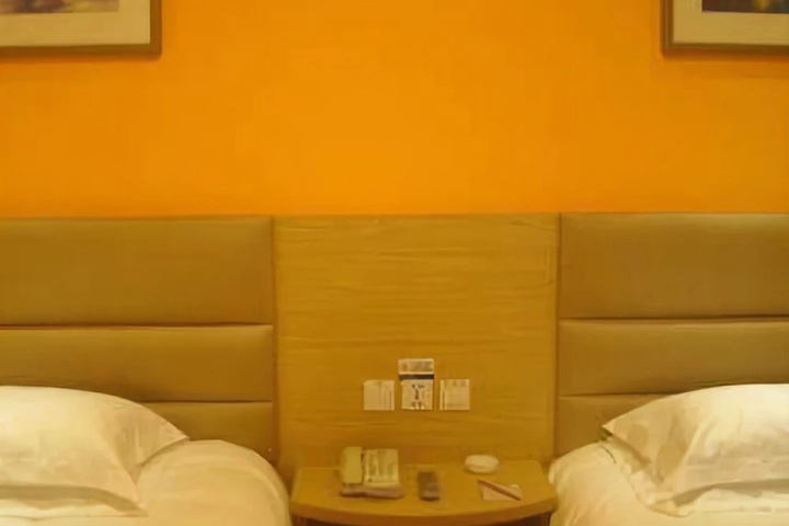Room 6 of 14