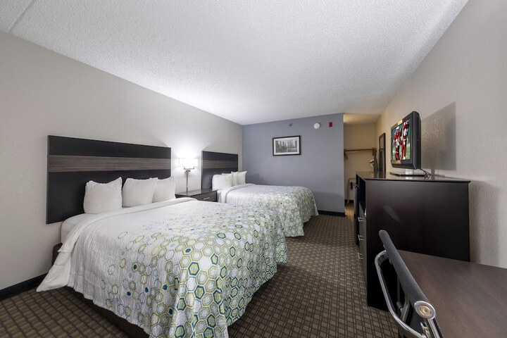 2 Double Beds (5 of 14)