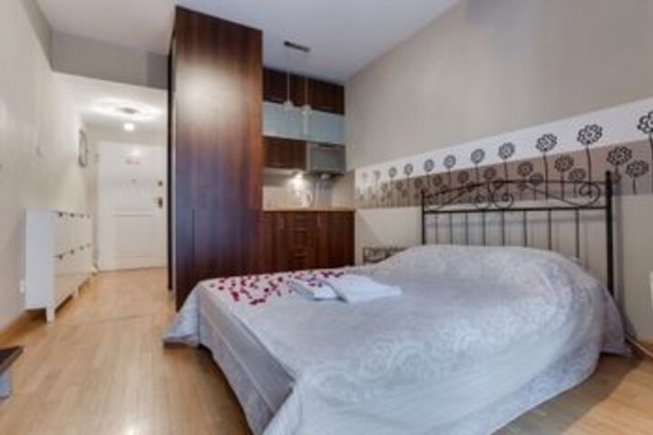 Room 10 of 29