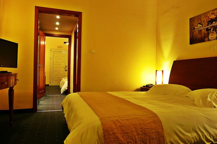 Room 16 of 62