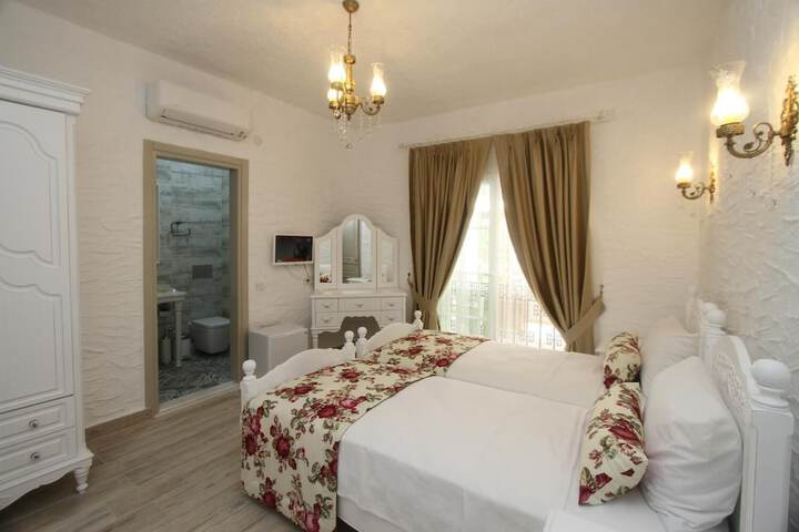 Room 8 of 23
