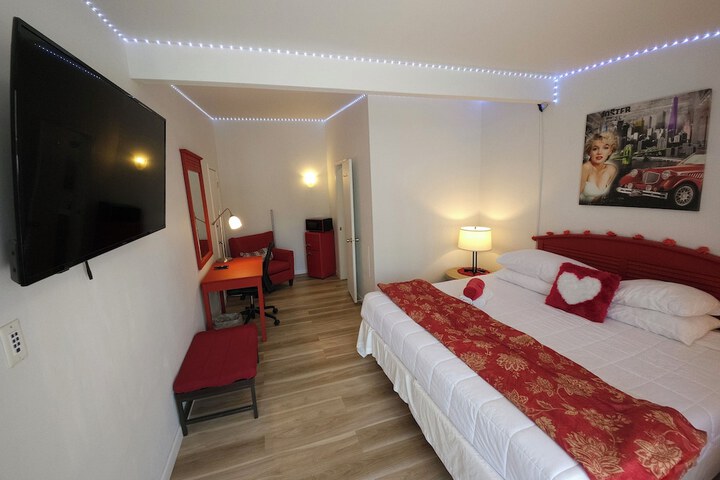 Room 2 of 11