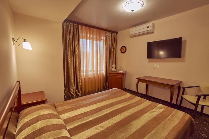 Room 6 of 33
