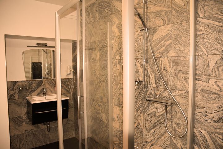Room 42 of 68