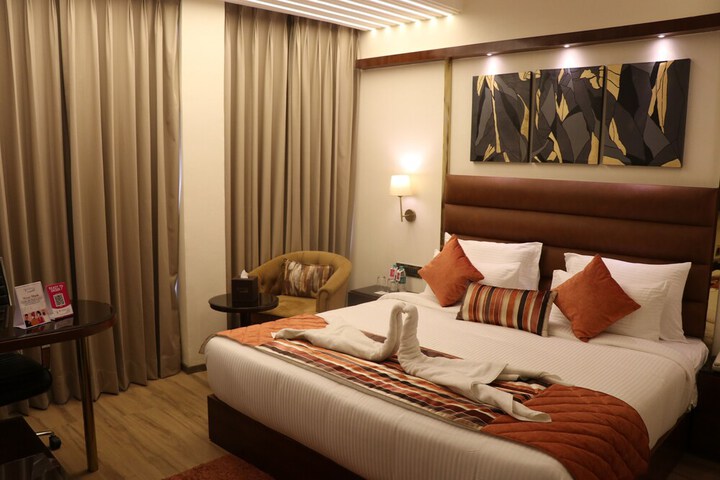 Room 9 of 32