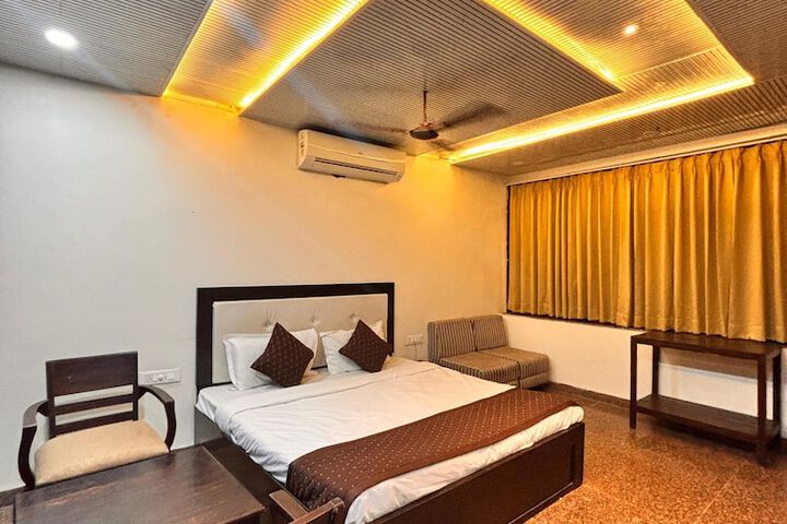 Room 12 of 42