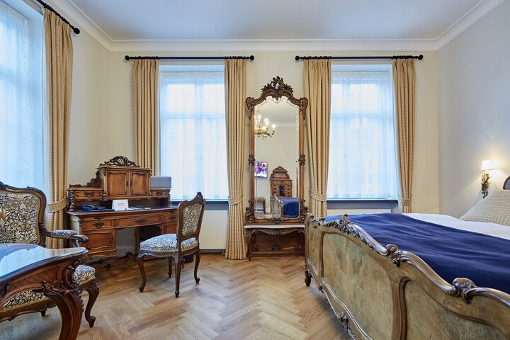 Room 32 of 81