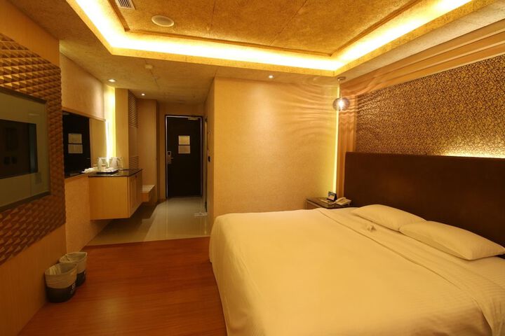 Room 25 of 51