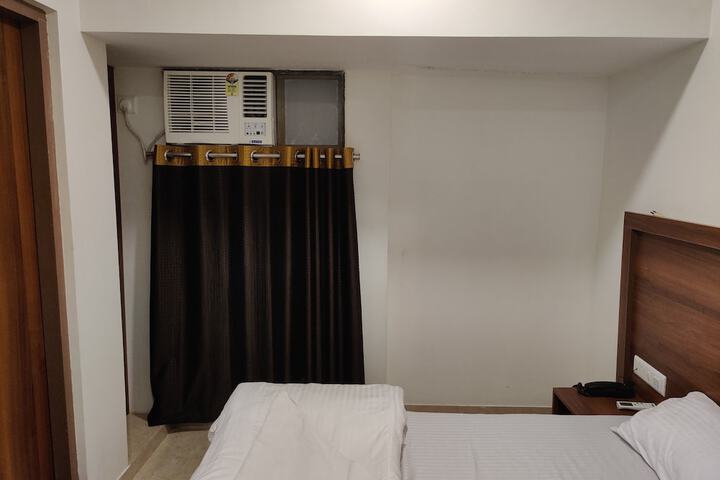 Room 5 of 14