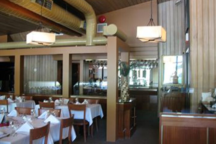 Dining 41 of 42