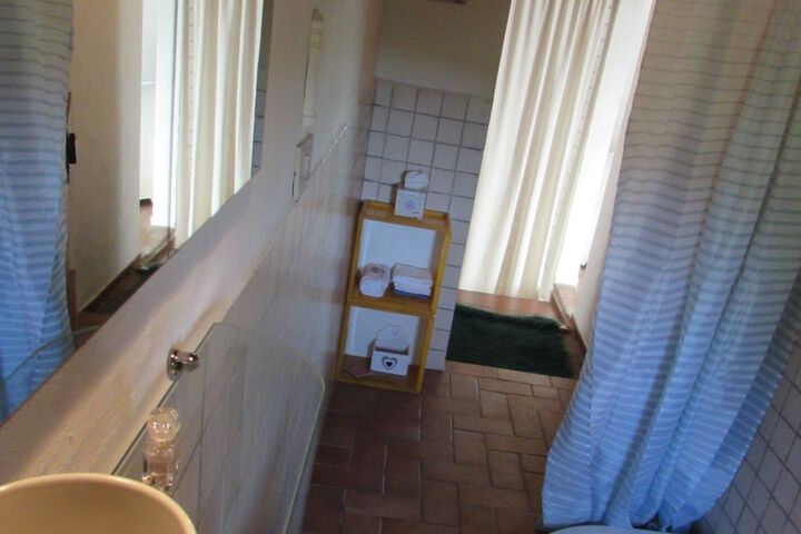 Room 5 of 43